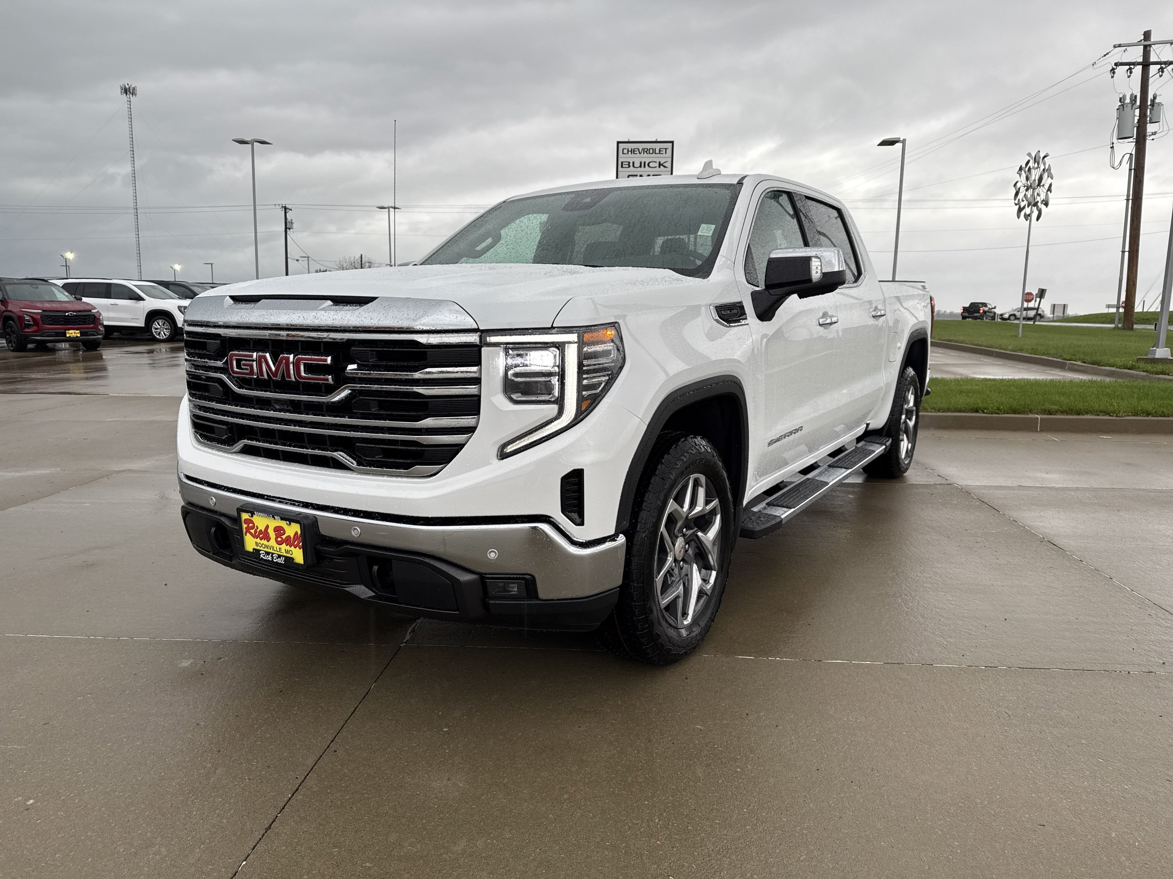 2025 GMC Sierra 1500 SLT