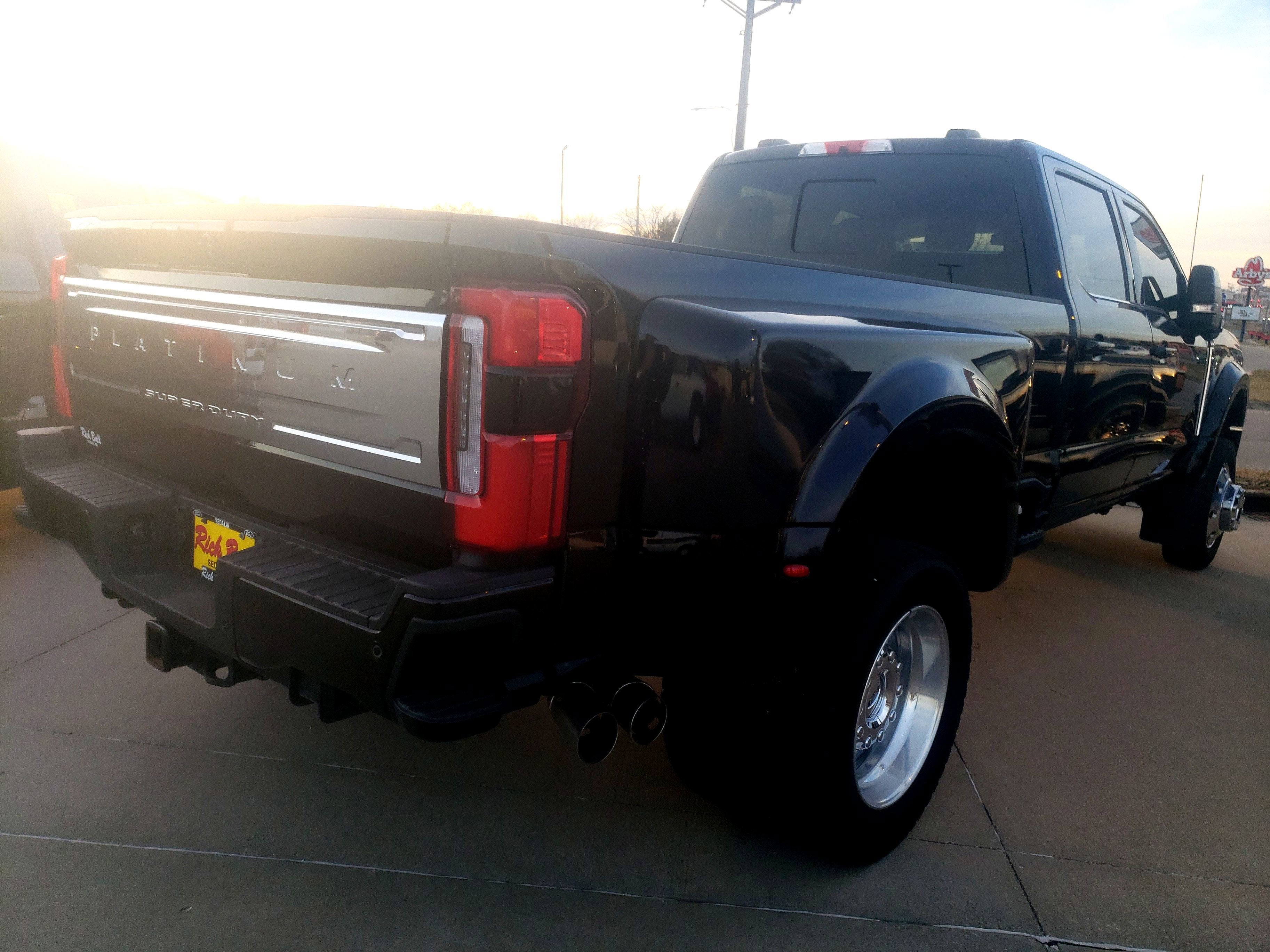 2024 Ford Super Duty F-450 DRW Platinum