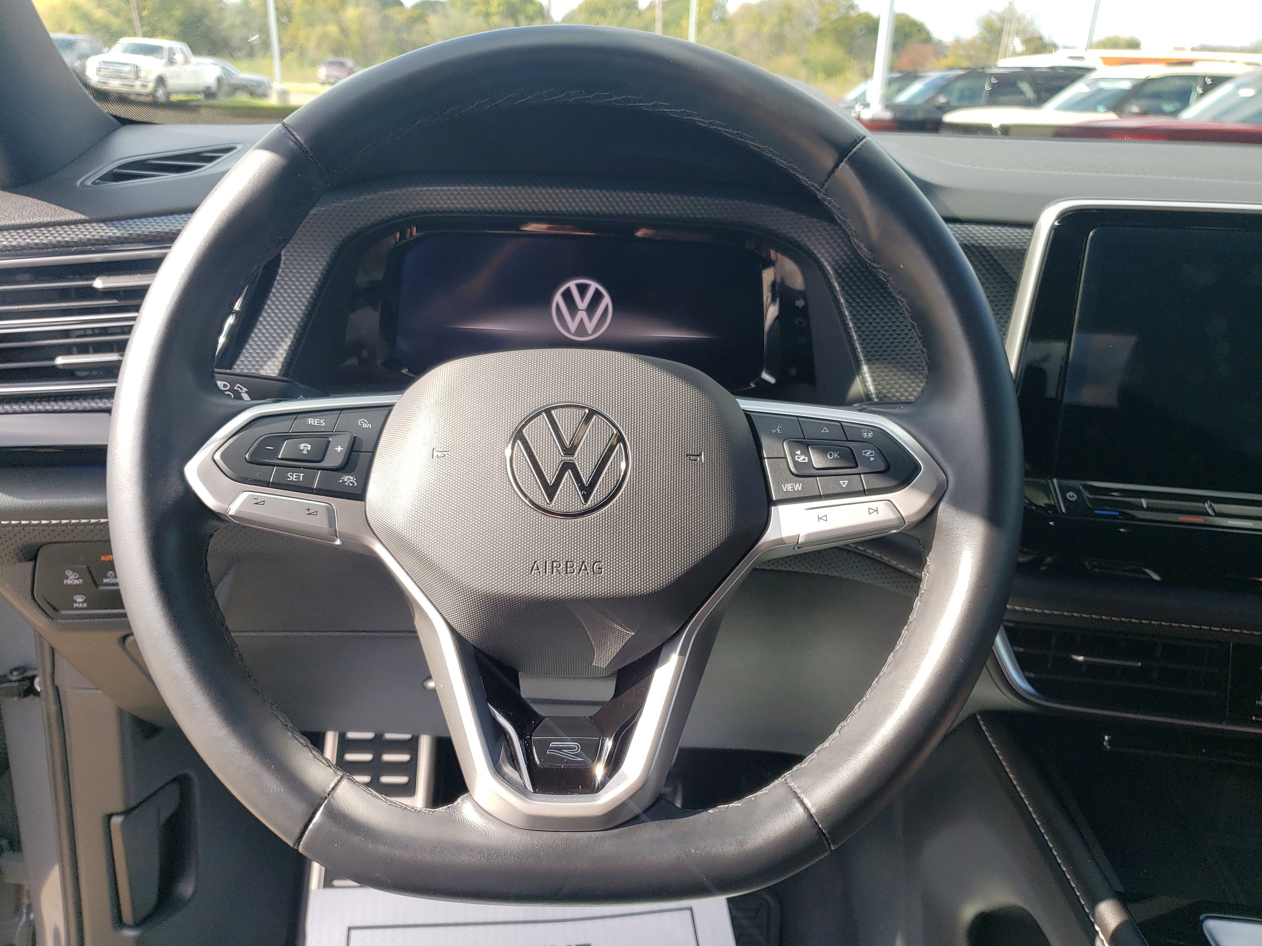 2024 Volkswagen Atlas Cross Sport 2.0T SEL R-Line