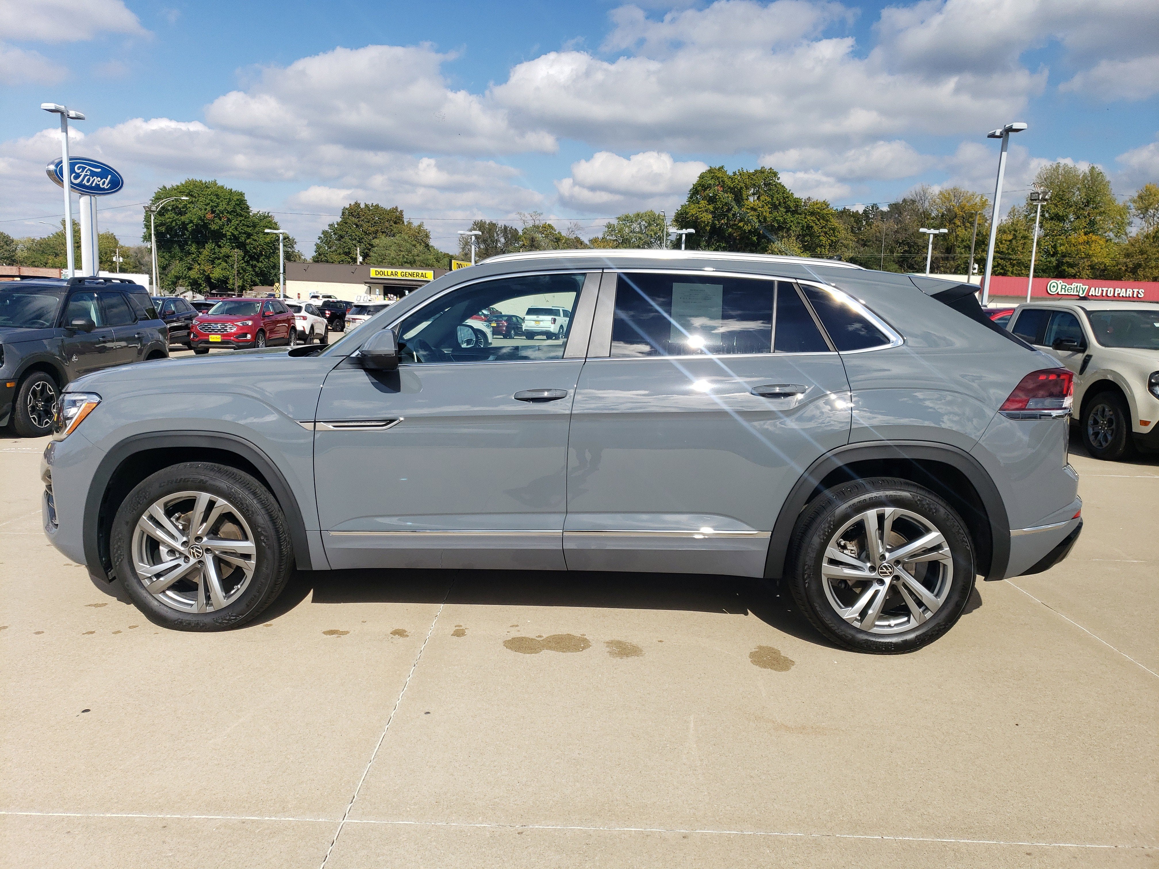 2024 Volkswagen Atlas Cross Sport 2.0T SEL R-Line