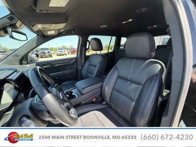 2024 GMC Acadia Elevation