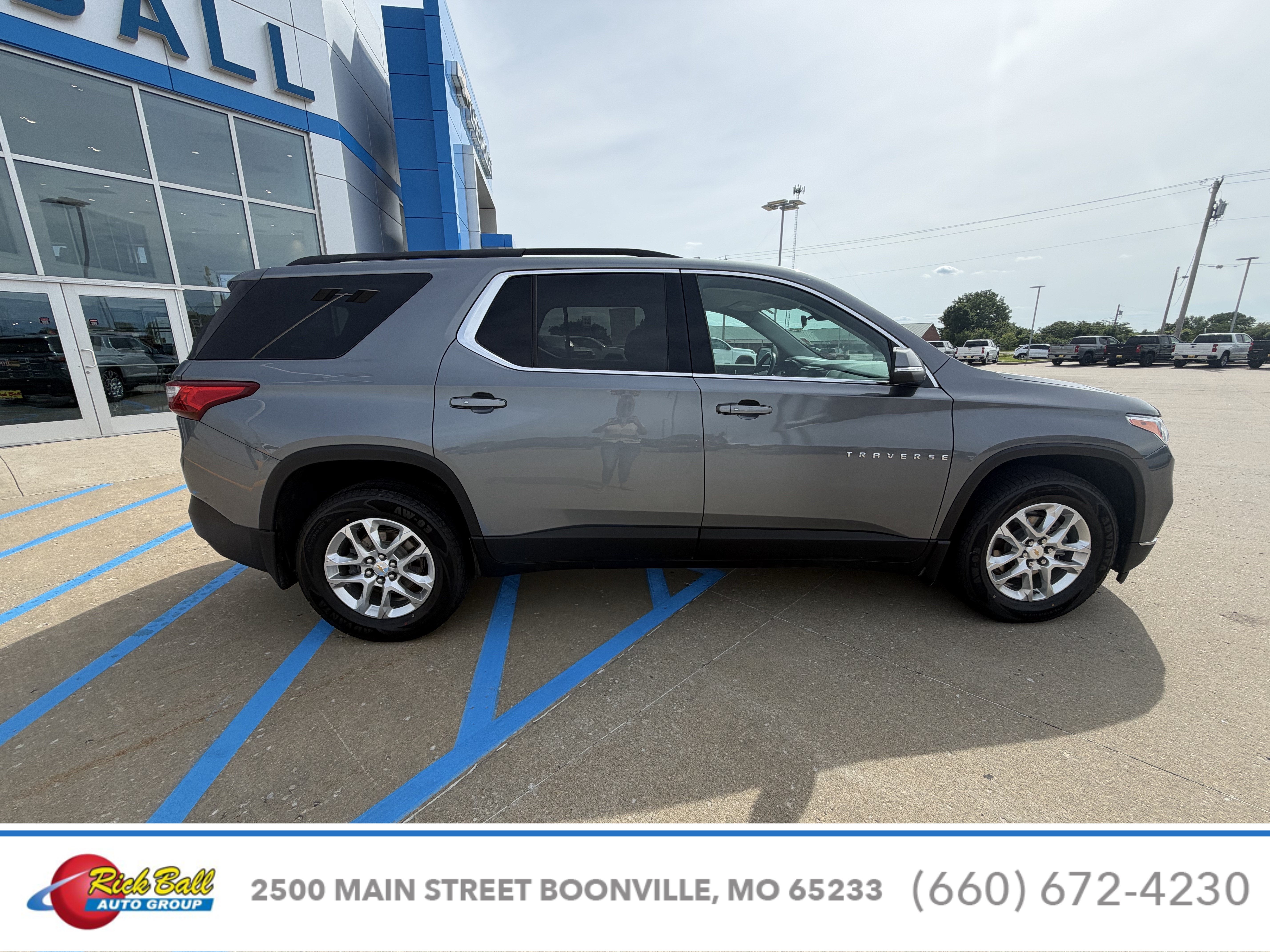 2021 Chevrolet Traverse LT Cloth