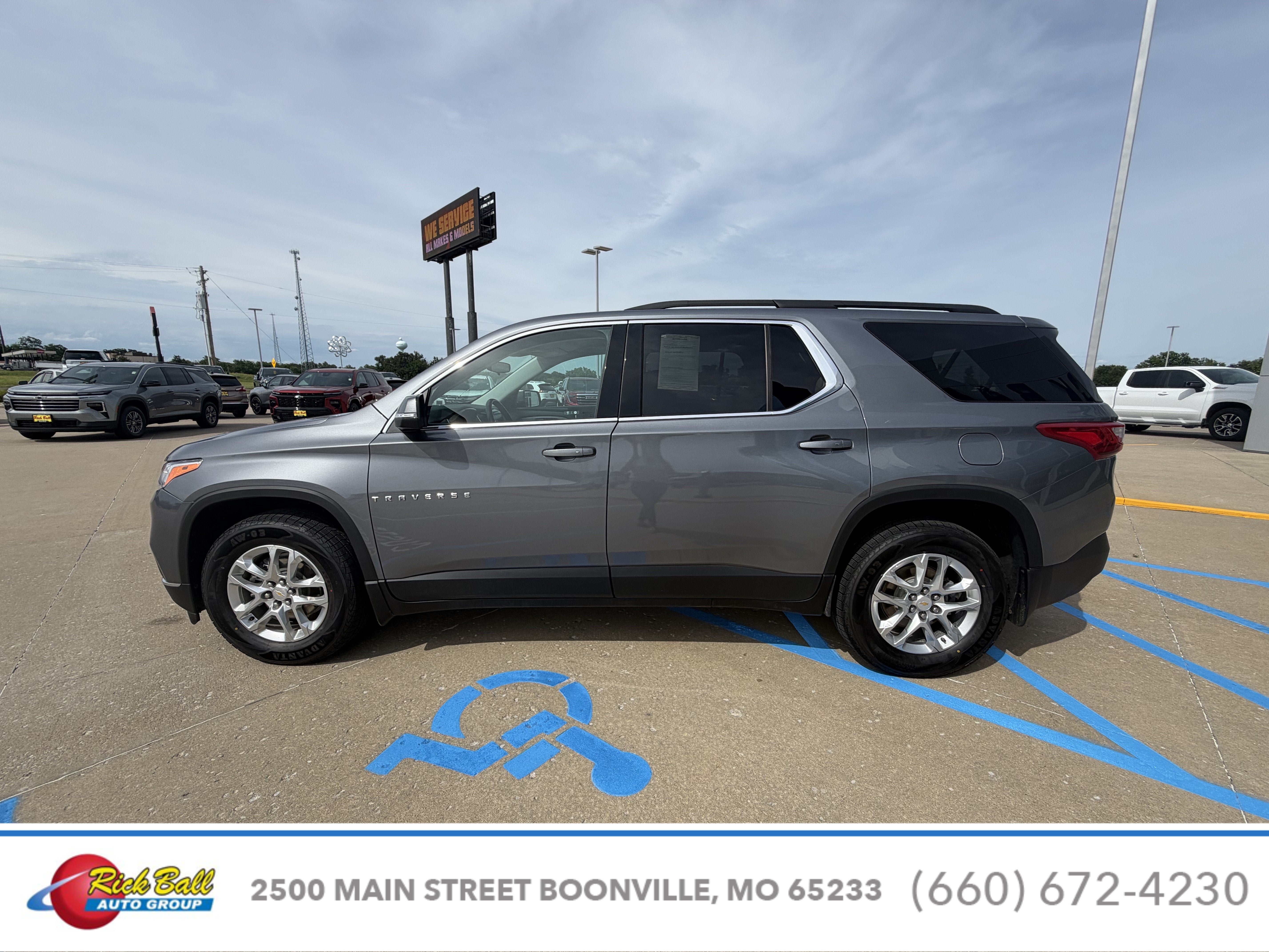 2021 Chevrolet Traverse LT Cloth