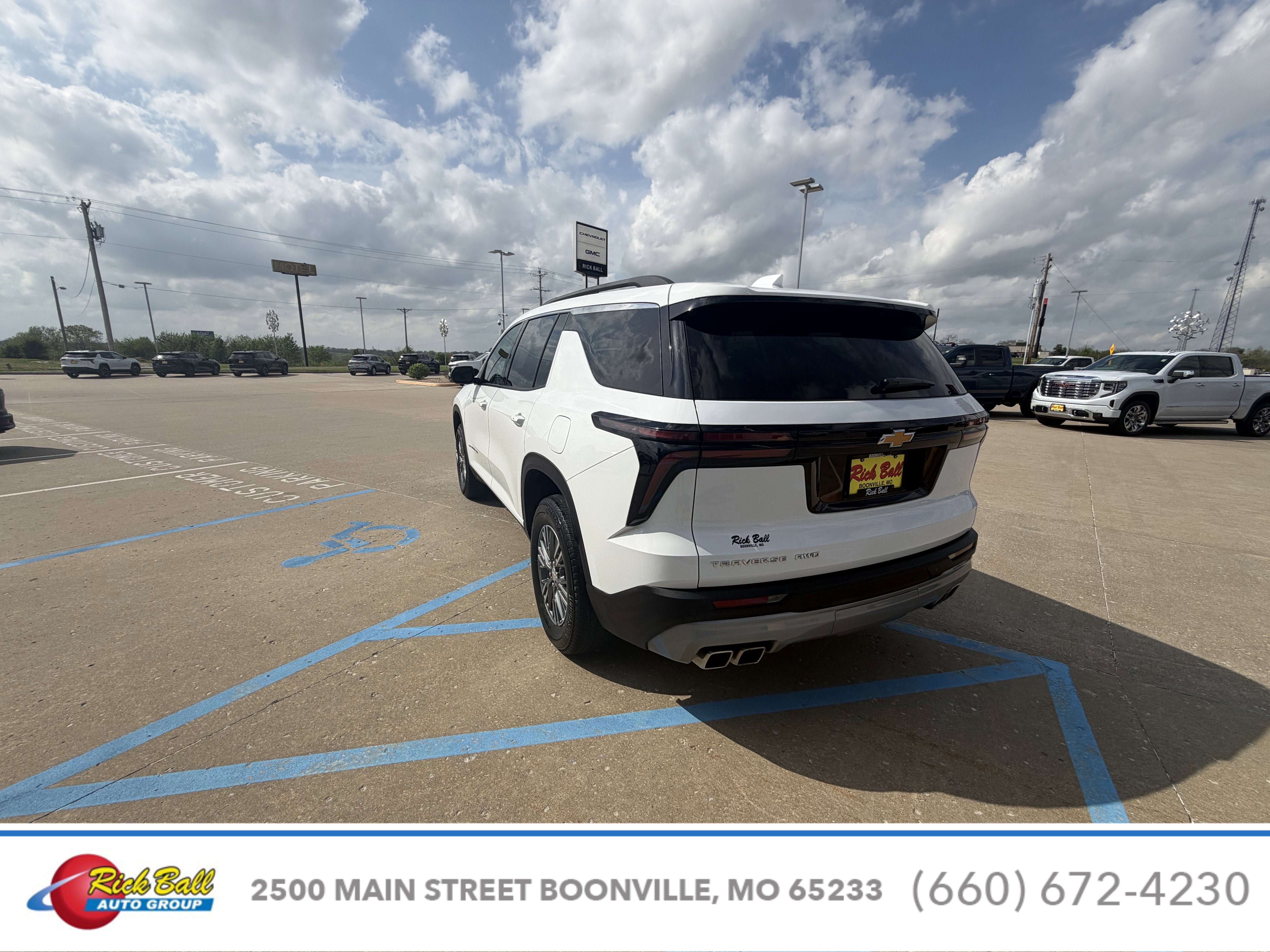 2025 Chevrolet Traverse LT