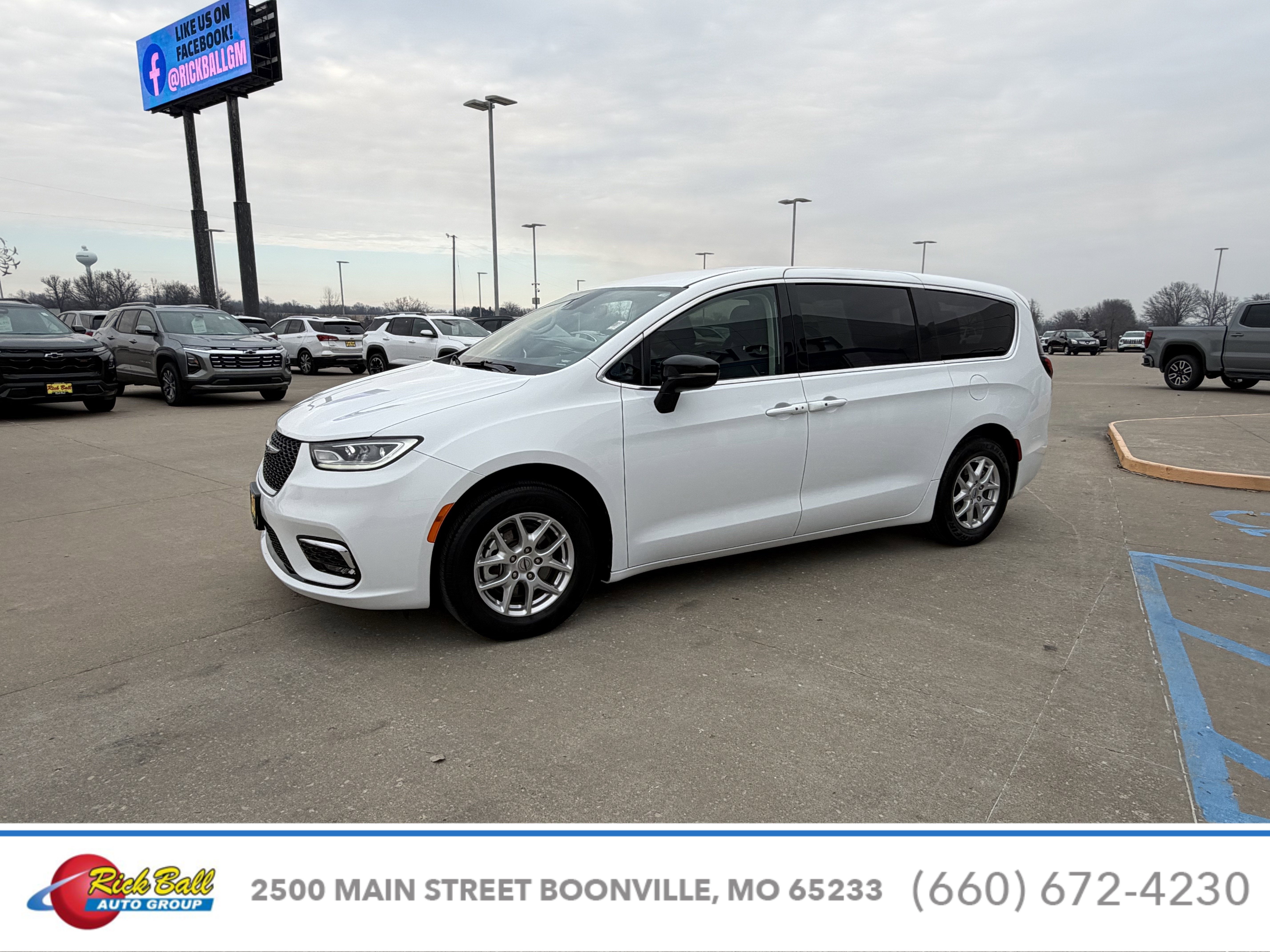 2024 Chrysler Pacifica Touring L