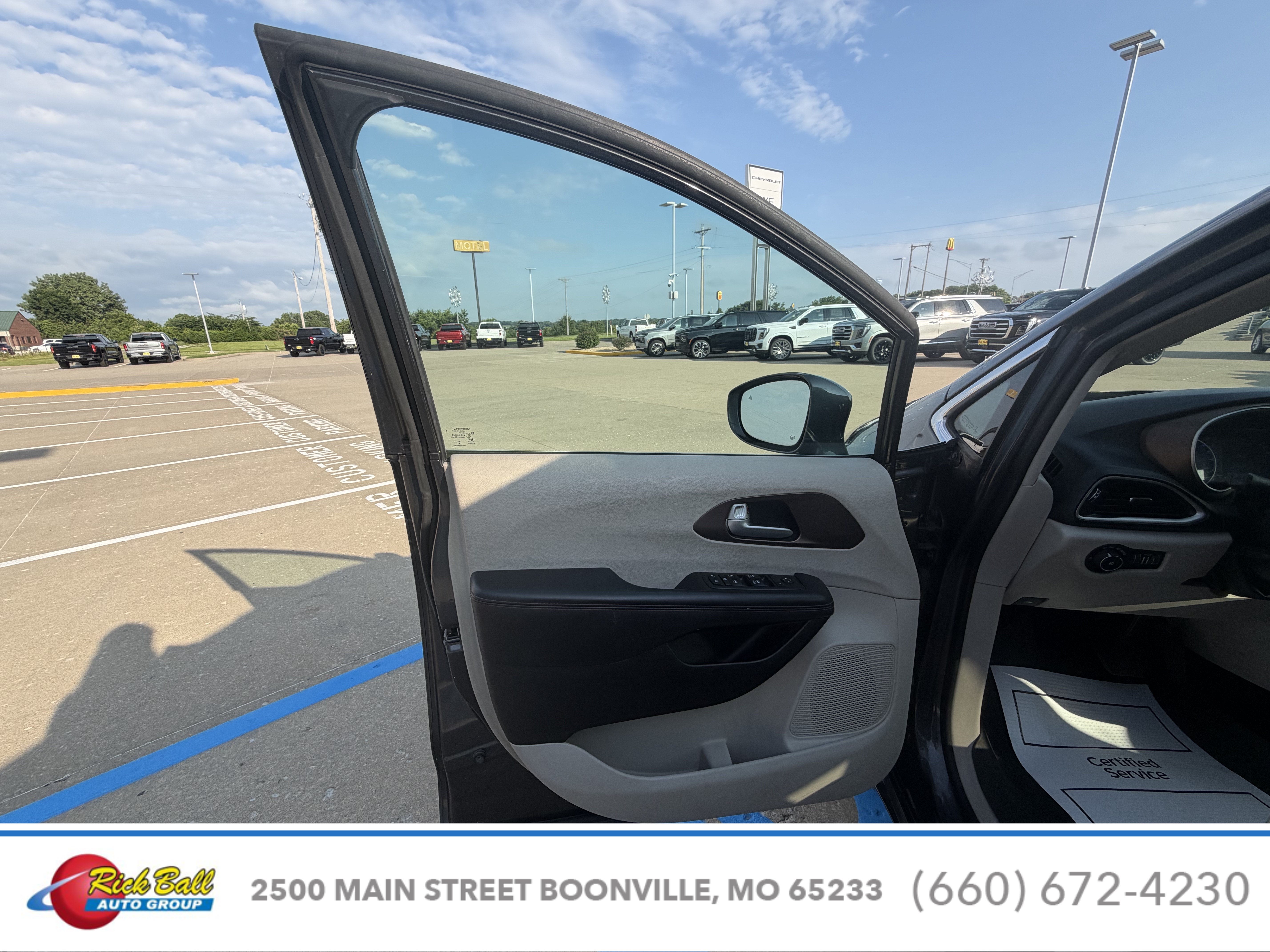 2017 Chrysler Pacifica Touring-L