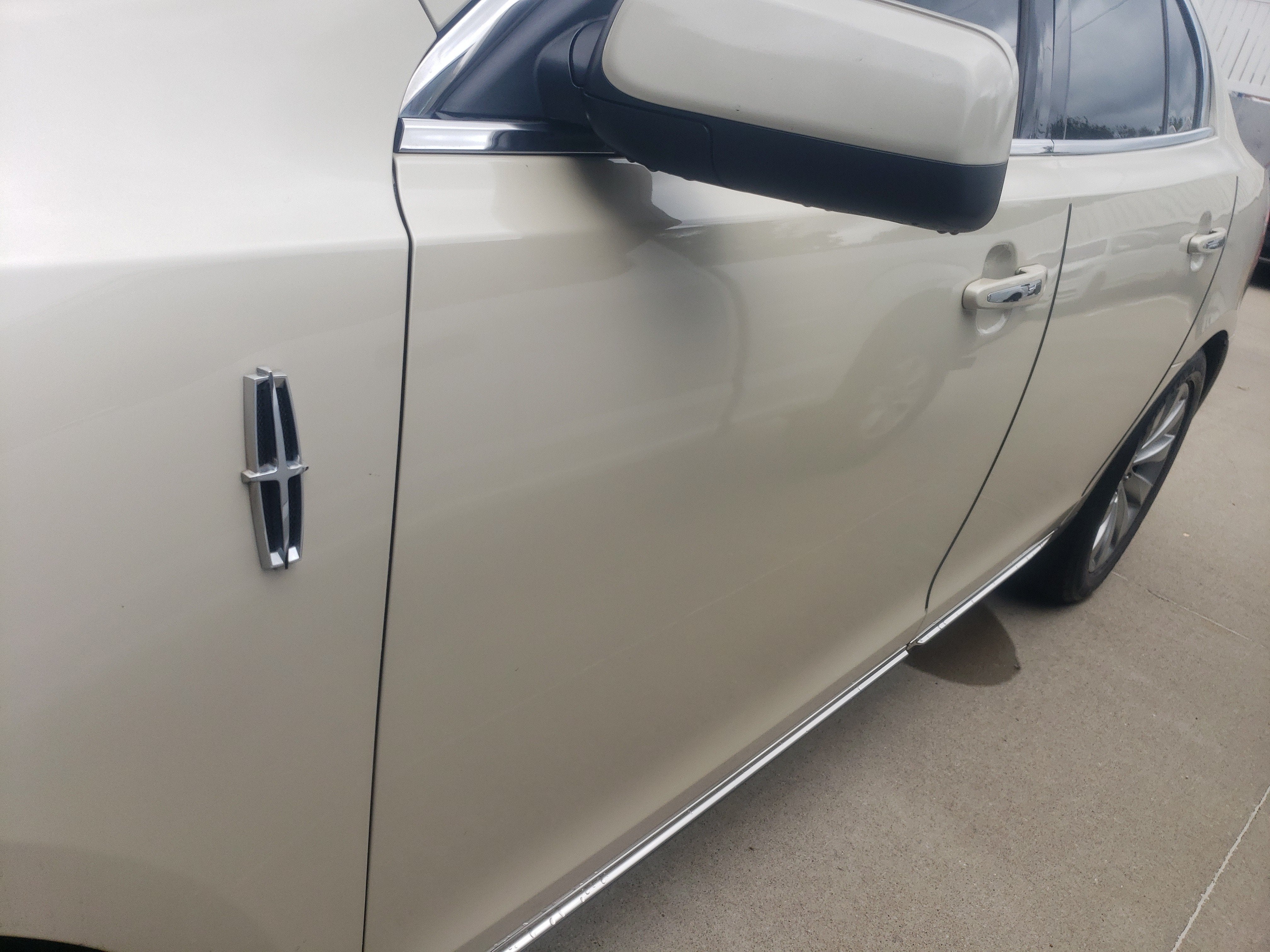 2015 Lincoln MKS Base