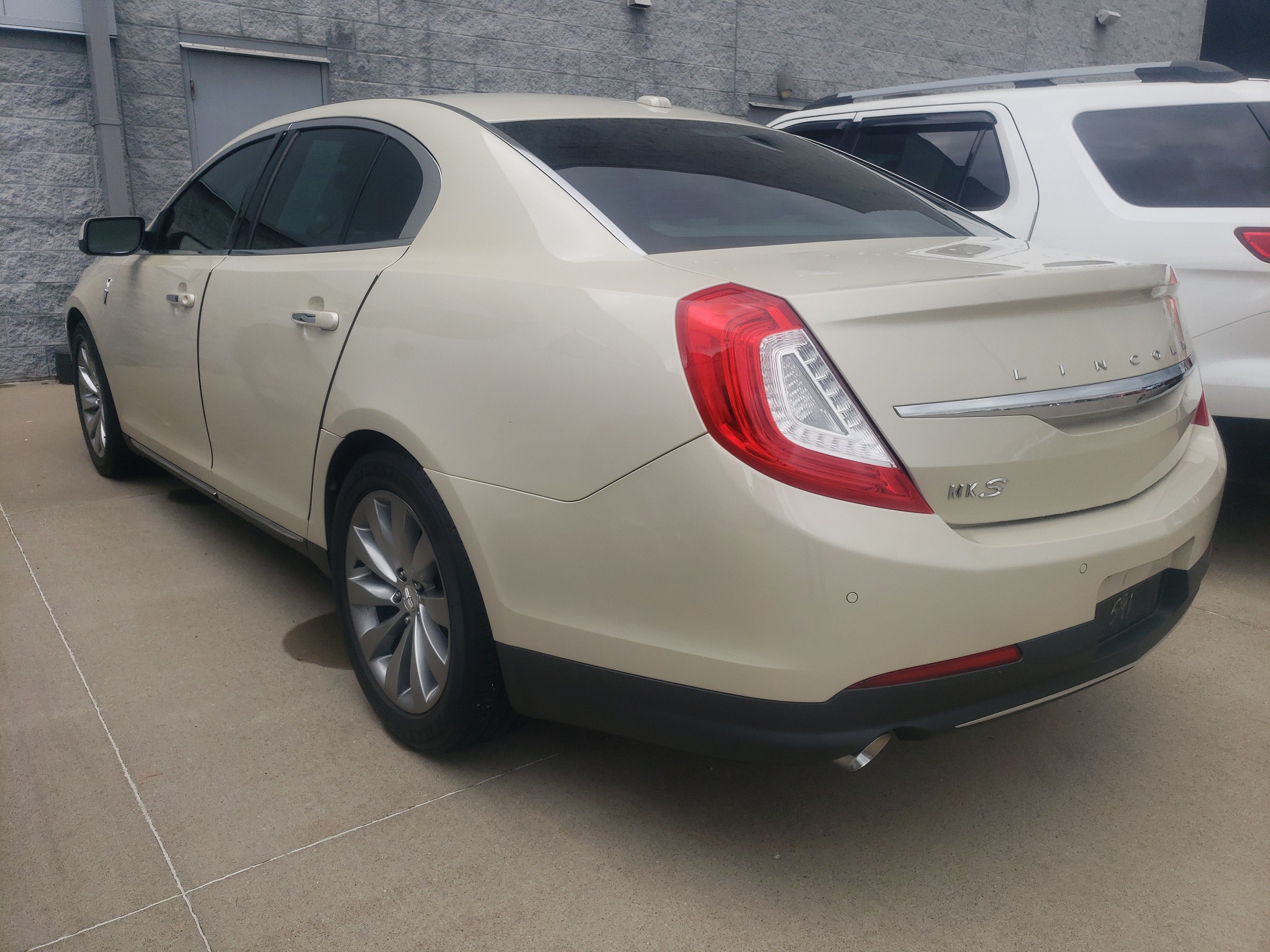 2015 Lincoln MKS Base