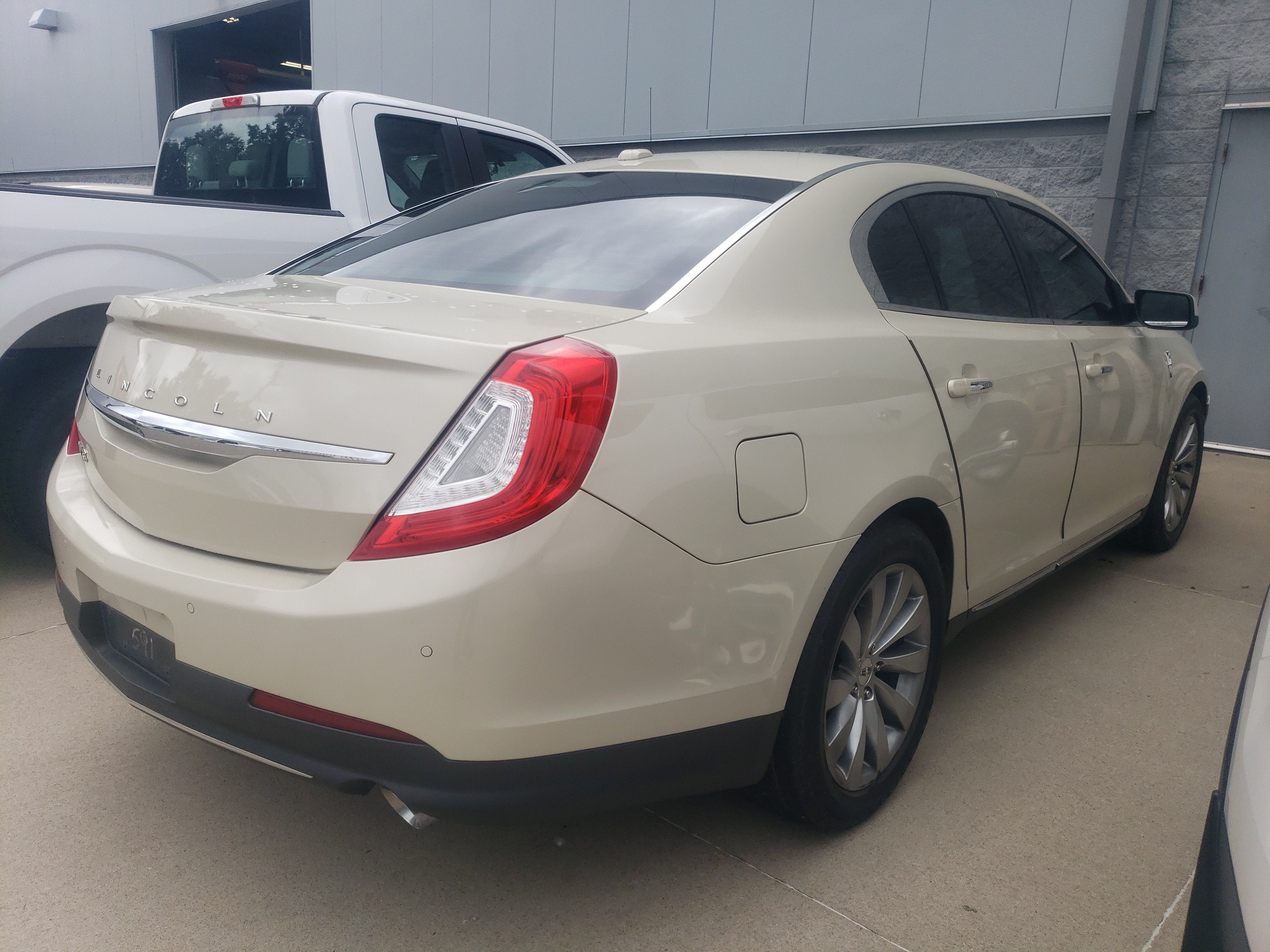 2015 Lincoln MKS Base