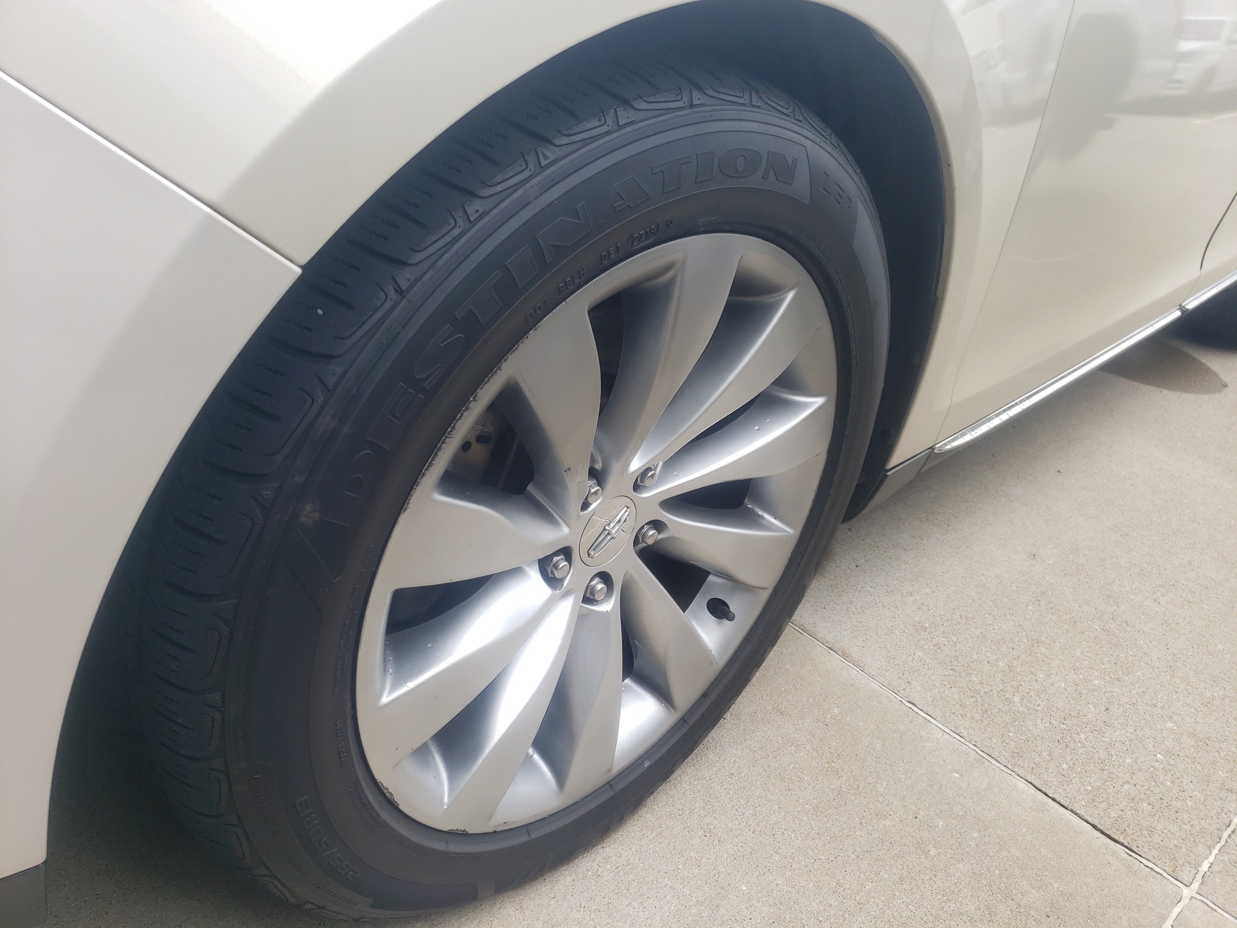 2015 Lincoln MKS Base