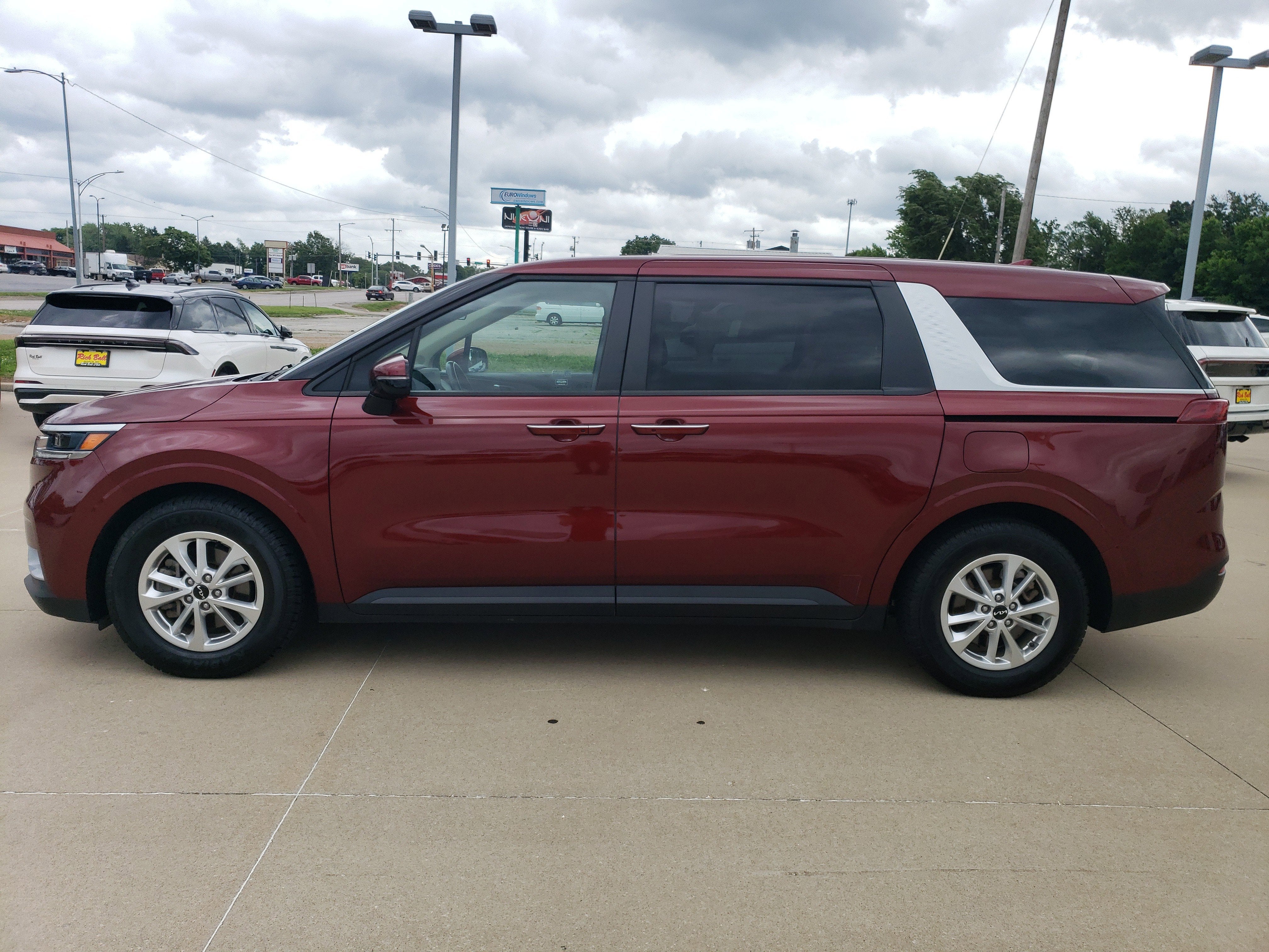 2023 Kia Carnival LX