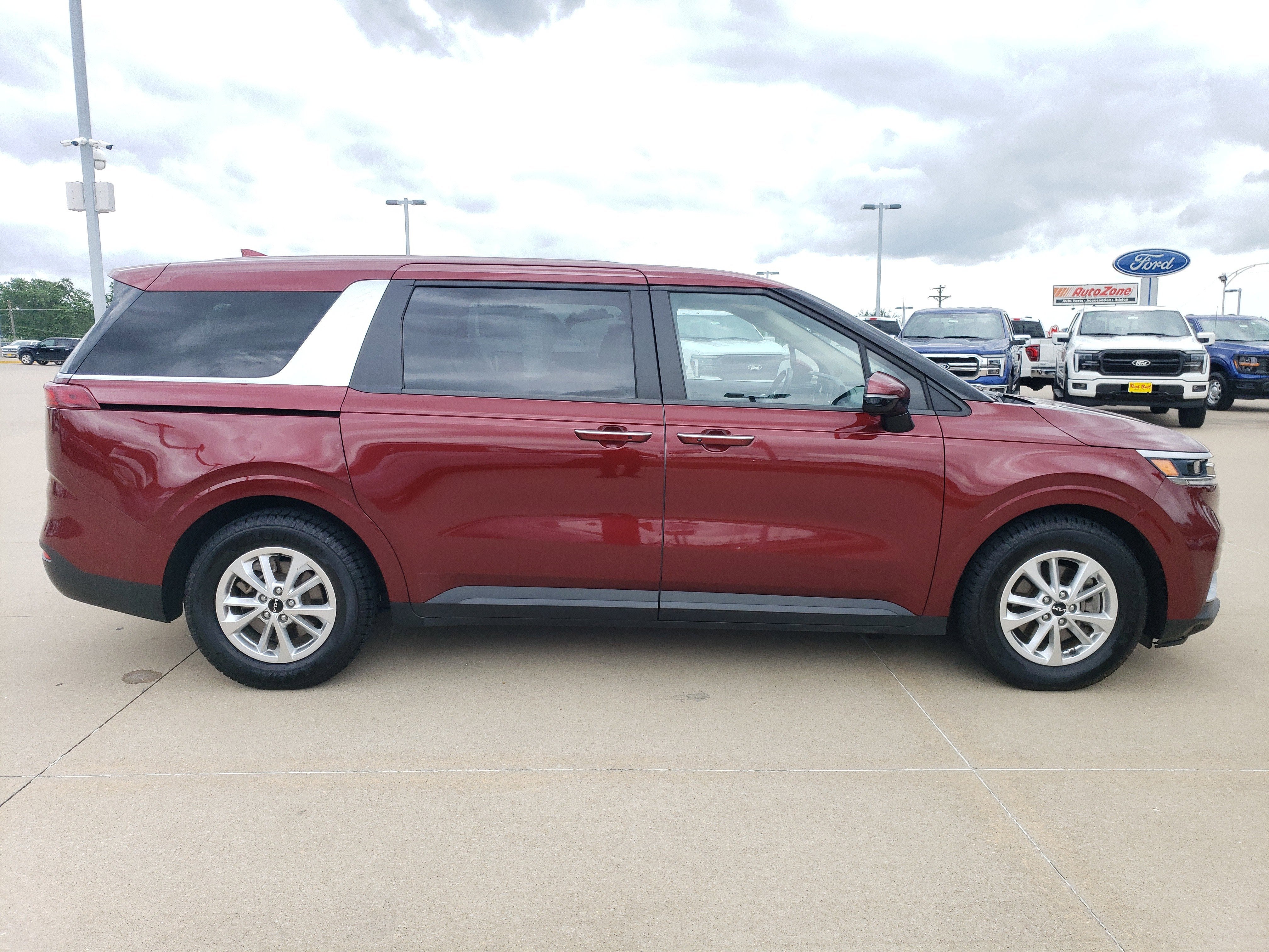 2023 Kia Carnival LX